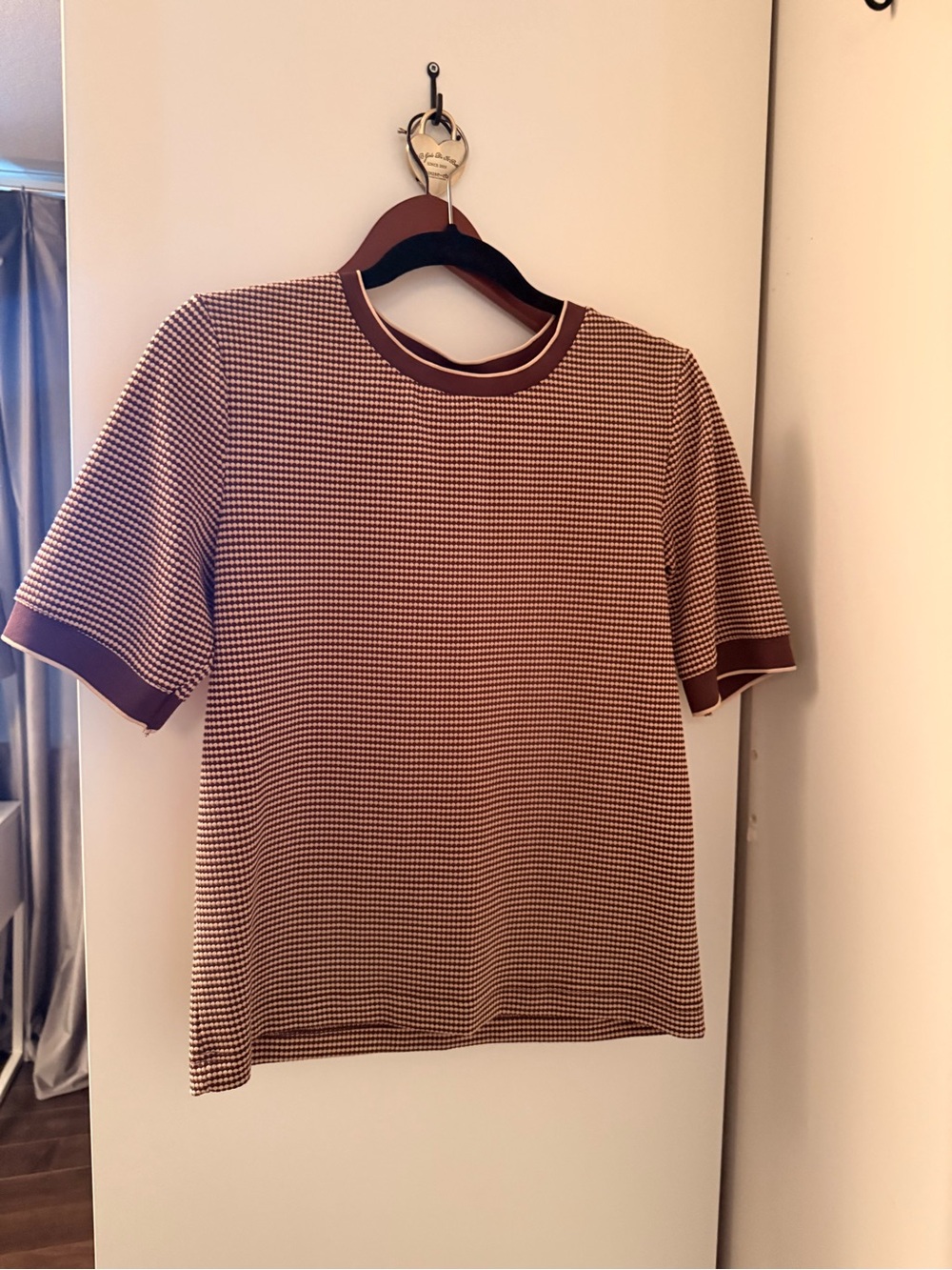 Women's Short Sleeve Knit Top in Brown and Cream
